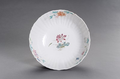 Lot 350 - A GILT AND POLYCHROME ENAMELED ‘FLORAL’ LOBED BOWL, MID-QING