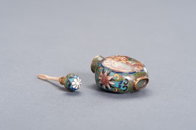 Lot 262 - A CLOISONNÉ ENAMEL ‘PHOENIX’ SNUFF BOTTLE WITH MATCHING STOPPER, QING DYNASTY