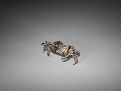 Lot 14 - A FINE SILVERED BRONZE OKIMONO OF A FULLY ARTICULATED CRAB