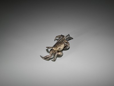 Lot 14 - A FINE SILVERED BRONZE OKIMONO OF A FULLY ARTICULATED CRAB