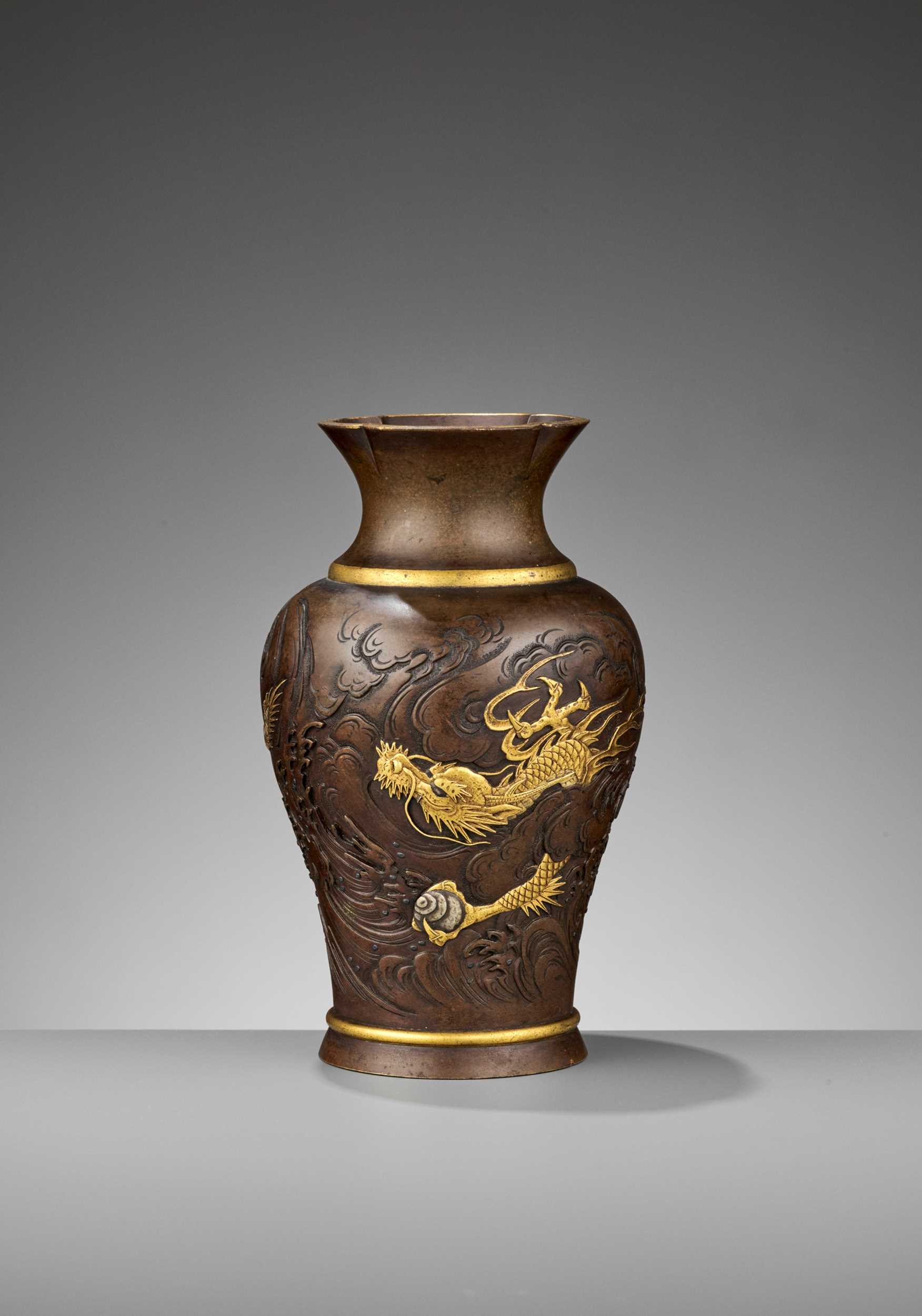 Lot 11 - A FINE MIYAO-STYLE GOLD AND SILVER-INLAID BRONZE ‘DRAGON’ VASE