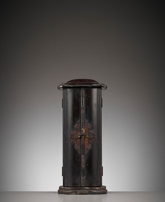 Lot 124 - A LACQUER ZUSHI (PORTABLE BUDDHIST SHRINE) WITH A GILT-WOOD FIGURE OF JUICHIMEN KANNON (THE 11-HEADED KANNON)