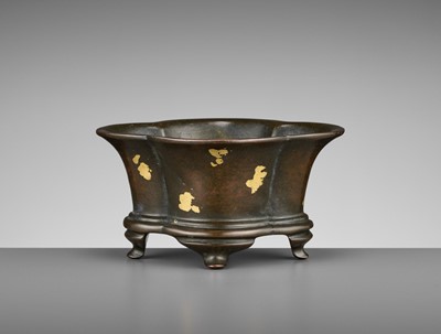 Lot 354 - A ‘YUTANG QINGWAN’ GOLD-SPLASHED BRONZE QUATREFOIL CENSER, 17TH CENTURY