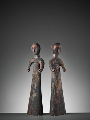 Lot 360 - A PAIR OF PAINTED WOODEN ‘BEAUTIES’, EASTERN ZHOU DYNASTY