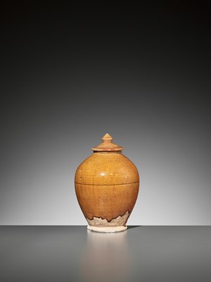 Lot 134 - AN AMBER-GLAZED POTTERY JAR AND COVER, TANG DYNASTY