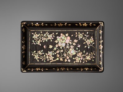 Lot 463 - A MOTHER-OF-PEARL INLAID BLACK LACQUER ‘PEONY’ TRAY, MING DYNASTY