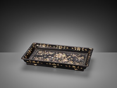 Lot 463 - A MOTHER-OF-PEARL INLAID BLACK LACQUER ‘PEONY’ TRAY, MING DYNASTY