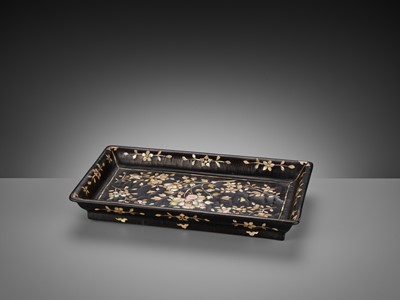 Lot 463 - A MOTHER-OF-PEARL INLAID BLACK LACQUER ‘PEONY’ TRAY, MING DYNASTY