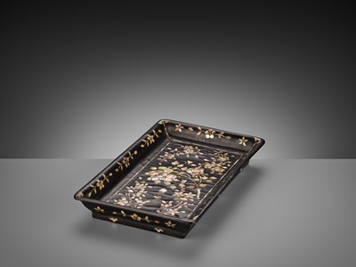 Lot 463 - A MOTHER-OF-PEARL INLAID BLACK LACQUER ‘PEONY’ TRAY, MING DYNASTY