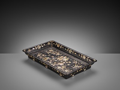 Lot 463 - A MOTHER-OF-PEARL INLAID BLACK LACQUER ‘PEONY’ TRAY, MING DYNASTY