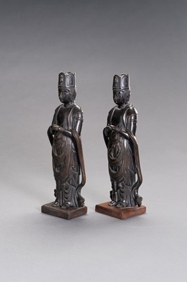 Lot 8 - A PAIR OF JAPANESE BRONZE FIGURES DEPICTING KANNON