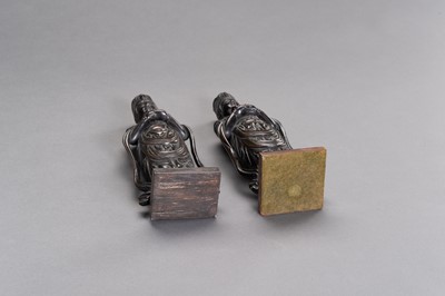 Lot 8 - A PAIR OF JAPANESE BRONZE FIGURES DEPICTING KANNON