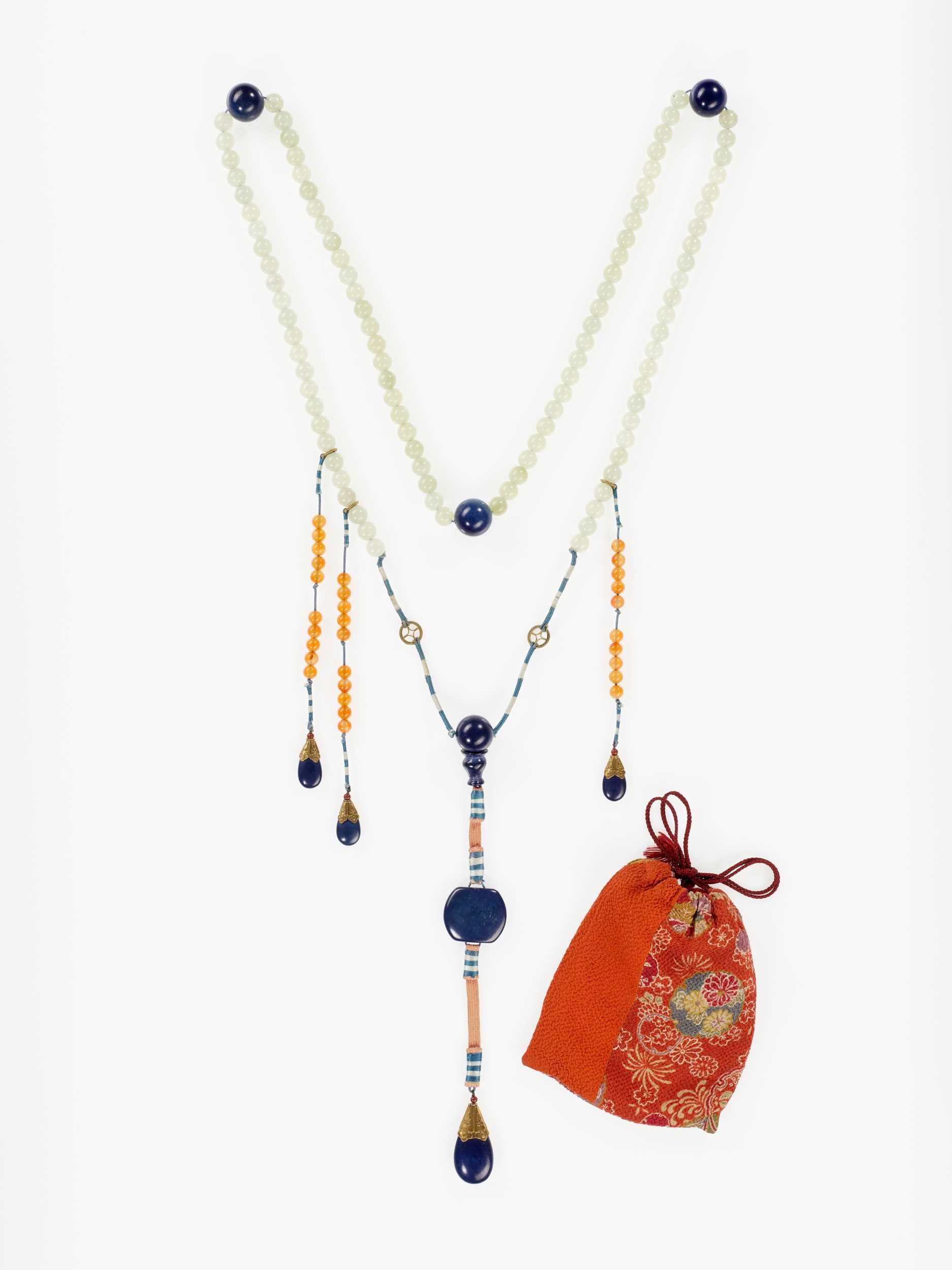 Lot 220 - A LAPIS LAZULI COURT NECKLACE, CHAOZHU, QING DYNASTY