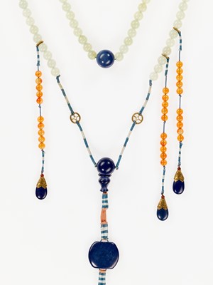 Lot 220 - A LAPIS LAZULI COURT NECKLACE, CHAOZHU, QING DYNASTY
