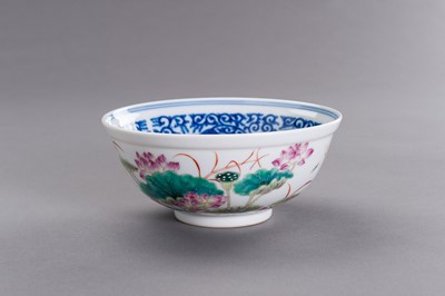 Lot 430 - A FAMILLE VERTE ENAMELED PORCELAIN ‘LOTUS AND PEONY’ BOWL