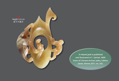 Lot 82 - A CELADON AND RUSSET JADE SHE-SHAPED ‘CHILONG AND PHOENIX’ PLAQUE, HAN DYNASTY