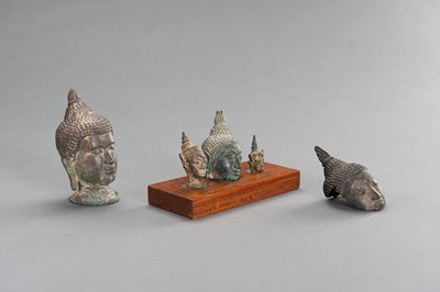 Lot 506 - A LOT WITH FIVE SMALL BRONZE BUDDHA HEADS