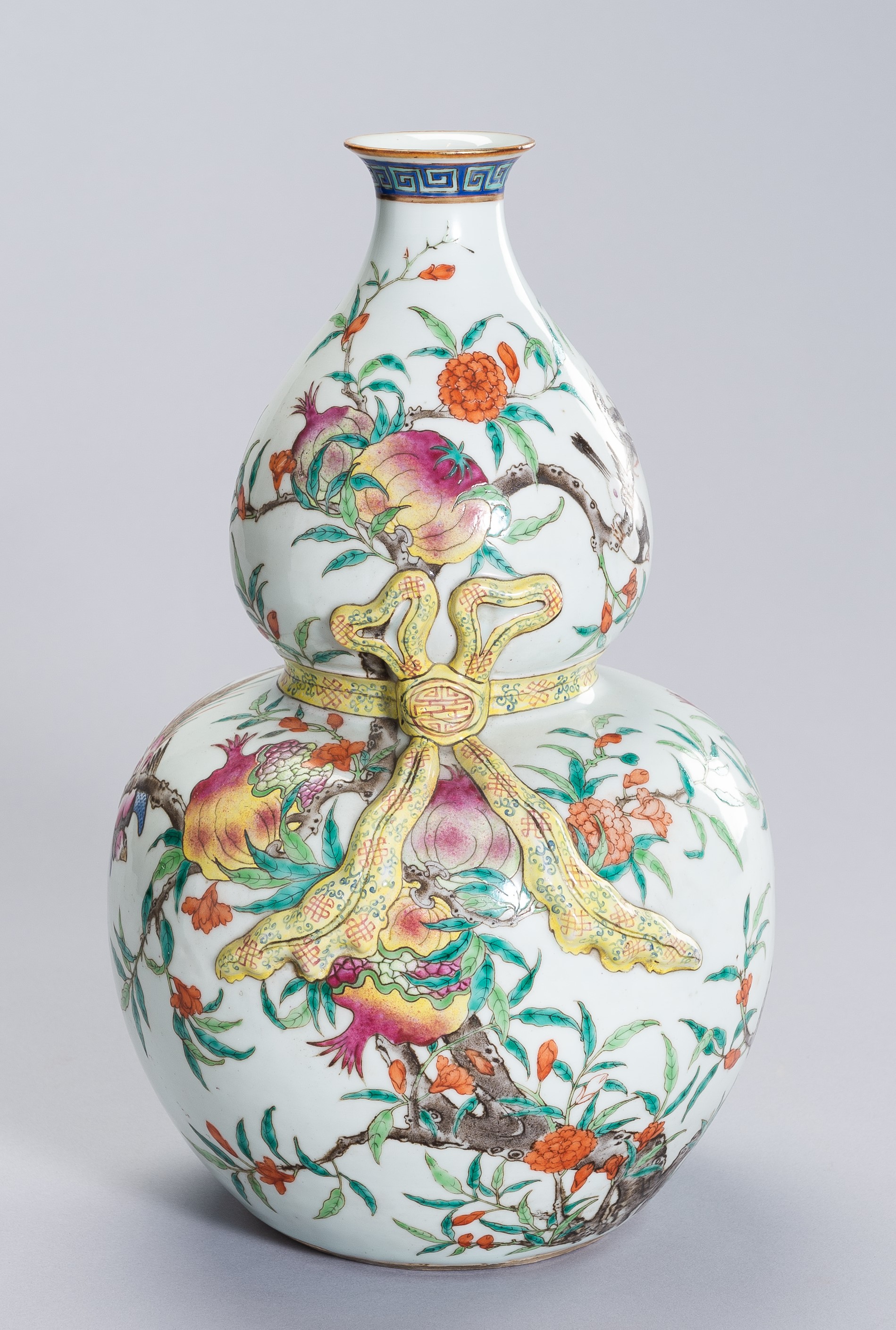 ☆値下げ☆ジョアン・アイザック　Pear Blossom Vase A Longquan celadon pear-shaped vase, Yuan - Ming dynasty