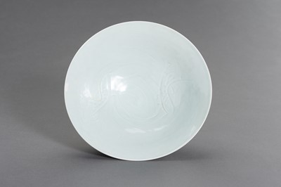 Lot 383 - A QINGBAI PORCELAIN BOWL WITH INCISED DECORATION