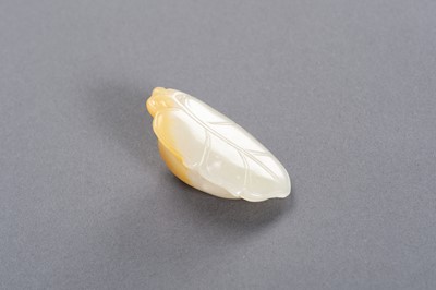 Lot 180 - A CELADON AND YELLOW JADE ‘CAT ON LEAF’ PENDANT, LATE QING TO REPUBLIC