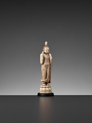 Lot 581 - A SMALL IVORY FIGURE OF BUDDHA, 18TH-19TH CENTURY