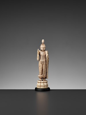 Lot 581 - A SMALL IVORY FIGURE OF BUDDHA, 18TH-19TH CENTURY