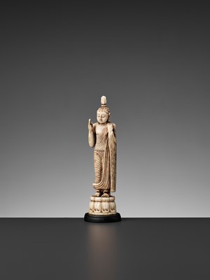 Lot 581 - A SMALL IVORY FIGURE OF BUDDHA, 18TH-19TH CENTURY