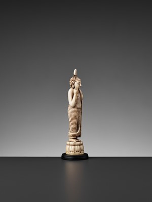 Lot 581 - A SMALL IVORY FIGURE OF BUDDHA, 18TH-19TH CENTURY