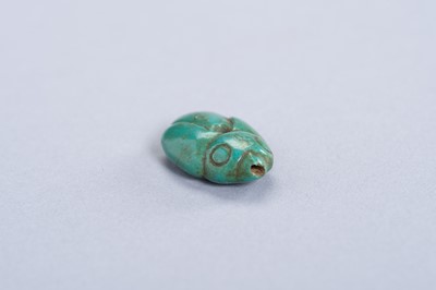 Lot 228 - A TURQUOISE PENDANT OF A BIRD