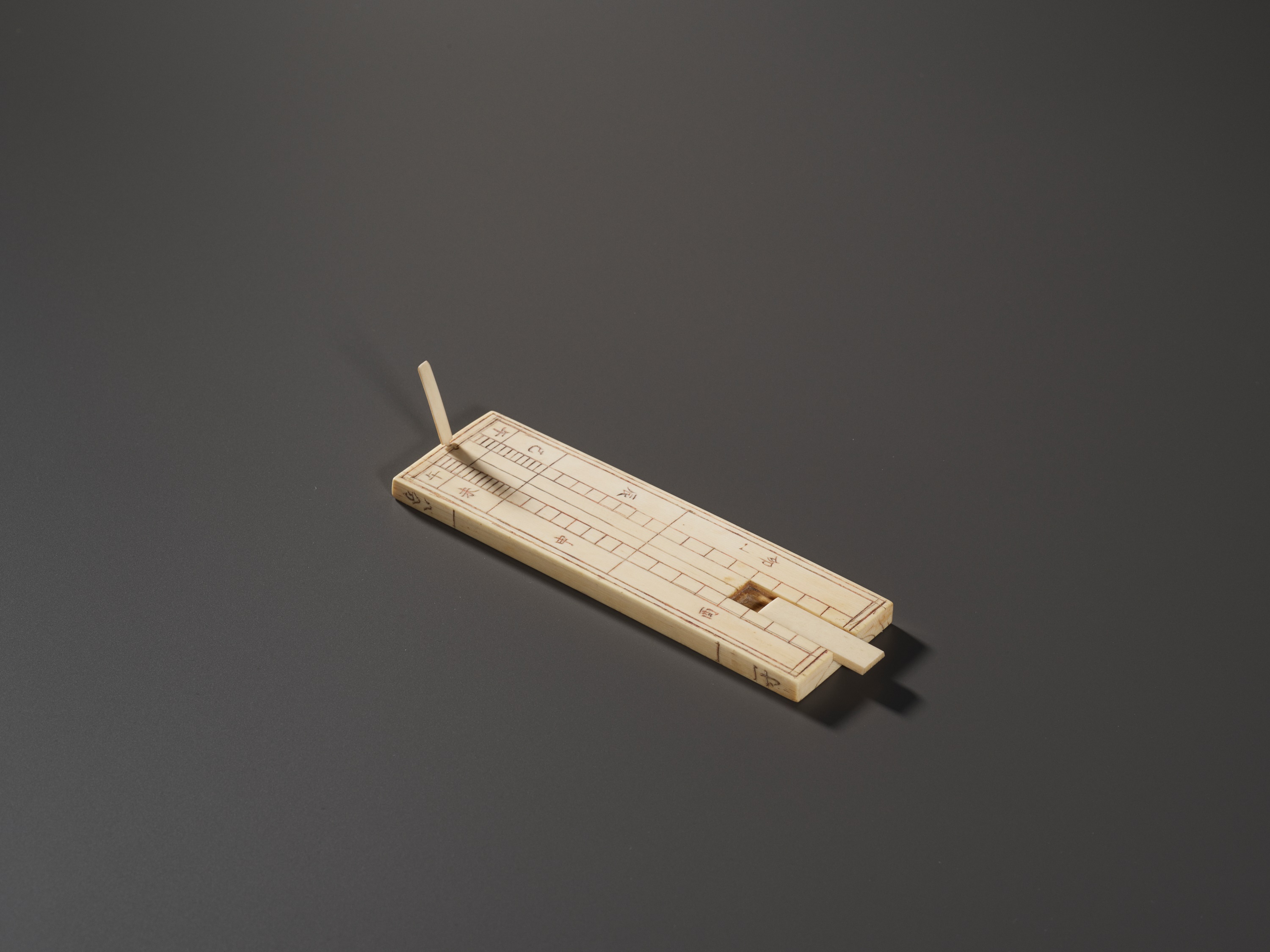 Lot 299 - AN IVORY SUNDIAL, TUGUI, QING DYNASTY