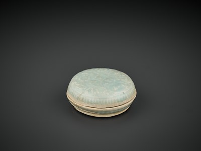 Lot 148 - A QINGBAI COSMETIC BOX AND COVER, SONG DYNASTY