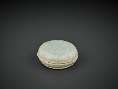 Lot 148 - A QINGBAI COSMETIC BOX AND COVER, SONG DYNASTY