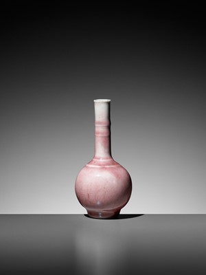 Lot 239 - A SMALL PEACHBLOOM-GLAZED ‘BAMBOO-NECK’ BOTTLE VASE, XIANWENPING, MID-QING
