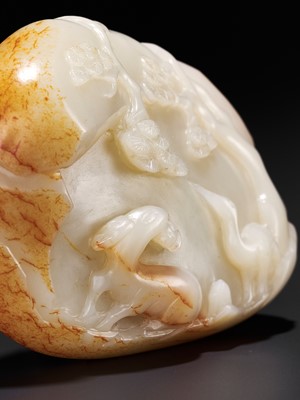 Lot 121 - A WHITE AND RUSSET JADE ‘DEER AND CRANE’ PEBBLE, QING TO REPUBLIC