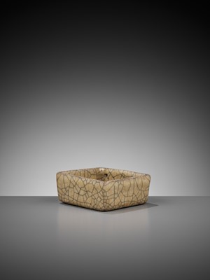 Lot 172 - A SMALL GE-TYPE WASHER, MING DYNASTY