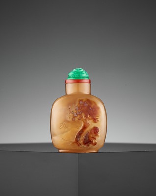Lot 307 - A SHADOW AGATE ‘MONKEY AND BUTTERFLY’ SNUFF BOTTLE, QING DYNASTY