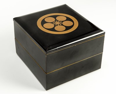 Lot 404 - A LARGE LACQUERED JUBAKO (PICNIC BOX) WITH MAEDA MON-CREST, MEIJI/TAISHO PERIOD