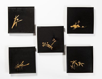 Lot 203 - A SET OF FIVE LACQUERED TRAYS, TAISHO/SHOWA