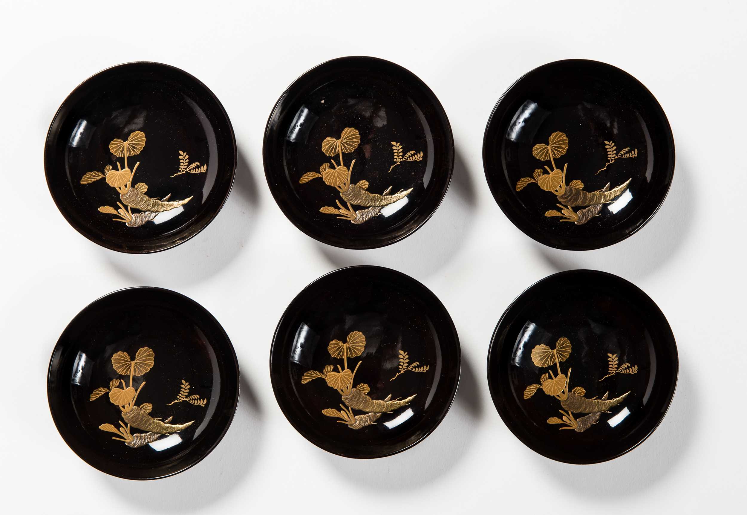 Lot 410 - A SET OF SIX LACQUERED PLATES WITH DAIKON
