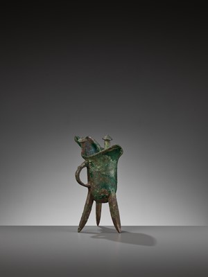 Lot 322 - AN INSCRIBED BRONZE RITUAL WINE VESSEL, JUE, SHANG DYNASTY