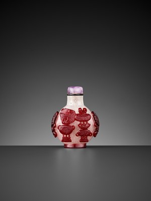 Lot 318 - A RUBY-RED OVERLAY ‘ANTIQUE TREASURES’ GLASS SNUFF BOTTLE, QING DYNASTY