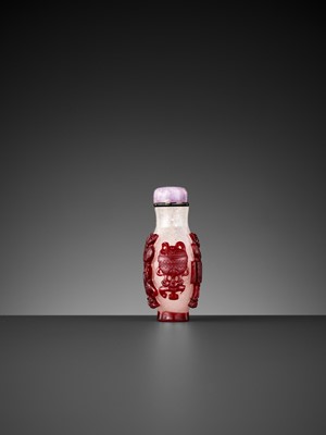 Lot 318 - A RUBY-RED OVERLAY ‘ANTIQUE TREASURES’ GLASS SNUFF BOTTLE, QING DYNASTY