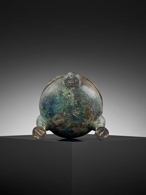 Lot 329 - A BRONZE SHALLOW TRIPOD VESSEL, DING, EARLY SPRING AND AUTUMN PERIOD