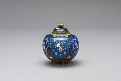 Lot 19 - A CLOISONNÉ KORO WITH COVER
