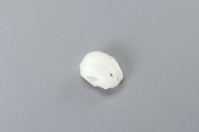 Lot 274 - A RETICULATED WHITE JADE PENDANT WITH BATS AND BAMBOO