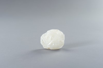 Lot 274 - A RETICULATED WHITE JADE PENDANT WITH BATS AND BAMBOO