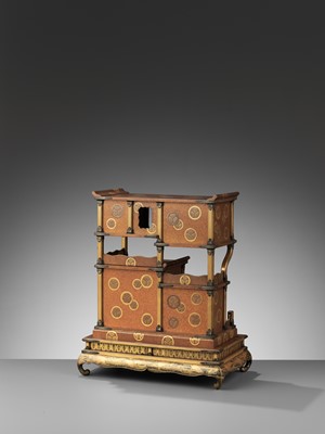 A SUPERB AND RARE SMALL GOLD-LACQUER SHODANA (DISPLAY CABINET) WITH STAND