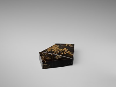Lot 146 - A FINE AND RARE LACQUER YABUMI-FORM KOBAKO AND COVER WITH AUTUMNAL FLOWERS