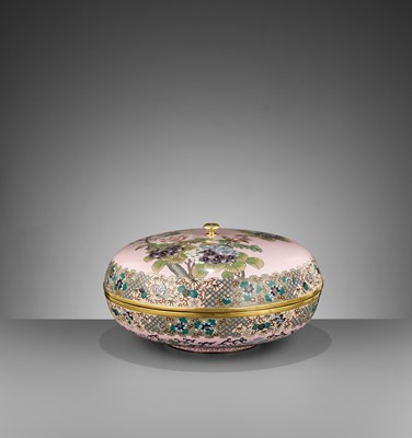 Lot 89 - A VERY LARGE CLOISONNÉ ENAMEL CEREMONIAL FOOD CONTAINER AND COVER WITH SHIJUKARA