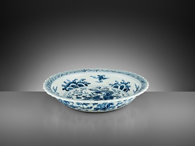Lot 187 - A LARGE BARBED-RIM BLUE AND WHITE ‘FEIYU’ DISH, LATE 15TH TO EARLY 16TH CENTURY